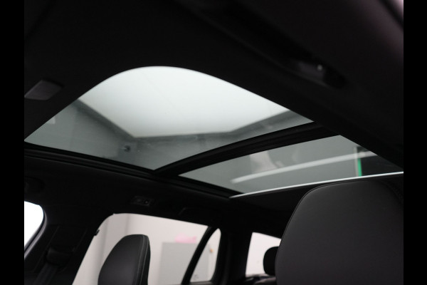 Volvo V60 T6 Recharge AWD R-Design Plug In Hybrid PHEV | Trekhaak af Fabriek |  Panodak | Lederen Sportstoelen Memory | Harman Kardon | Apple Carplay | Navigatie | Camera | L.M. 18" | DAB | Virtual |