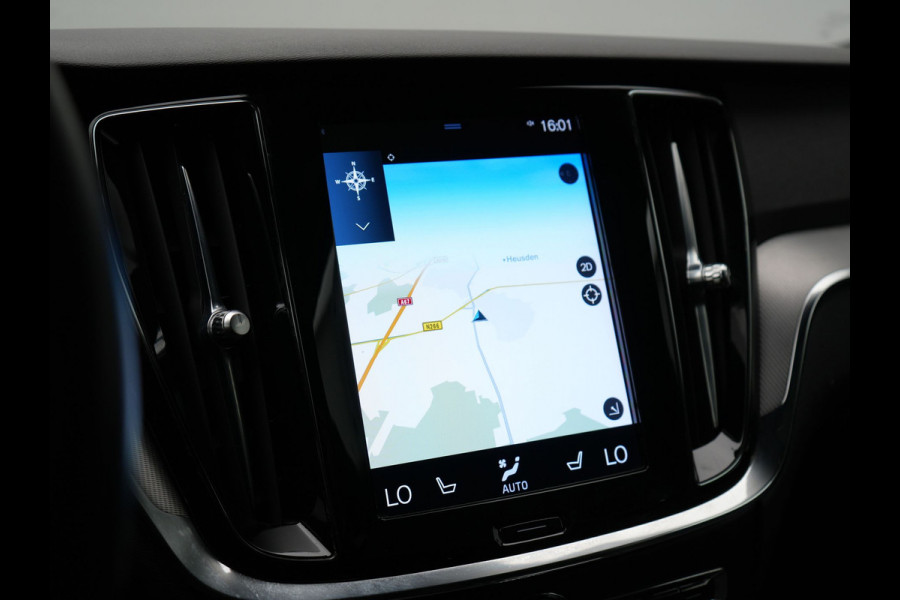 Volvo V60 T6 Recharge AWD R-Design Plug In Hybrid PHEV | Trekhaak af Fabriek |  Panodak | Lederen Sportstoelen Memory | Harman Kardon | Apple Carplay | Navigatie | Camera | L.M. 18" | DAB | Virtual |