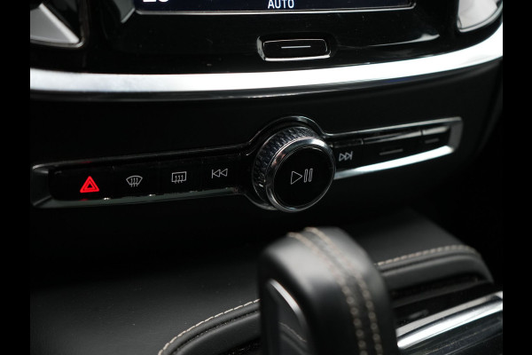 Volvo V60 T6 Recharge AWD R-Design Plug In Hybrid PHEV | Trekhaak af Fabriek |  Panodak | Lederen Sportstoelen Memory | Harman Kardon | Apple Carplay | Navigatie | Camera | L.M. 18" | DAB | Virtual |