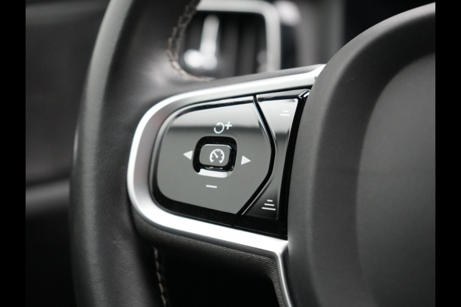 Volvo V60 T6 Recharge AWD R-Design Plug In Hybrid PHEV | Trekhaak af Fabriek |  Panodak | Lederen Sportstoelen Memory | Harman Kardon | Apple Carplay | Navigatie | Camera | L.M. 18" | DAB | Virtual |