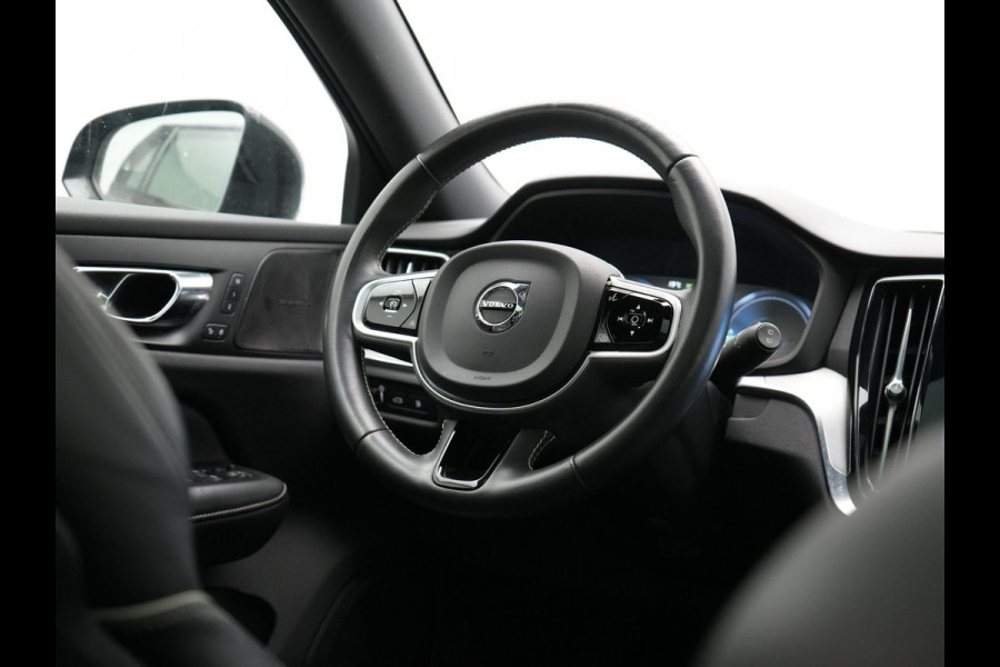 Volvo V60 T6 Recharge AWD R-Design Plug In Hybrid PHEV | Trekhaak af Fabriek |  Panodak | Lederen Sportstoelen Memory | Harman Kardon | Apple Carplay | Navigatie | Camera | L.M. 18" | DAB | Virtual |