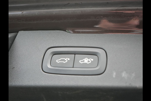 Volvo V60 T6 Recharge AWD R-Design Plug In Hybrid PHEV | Trekhaak af Fabriek |  Panodak | Lederen Sportstoelen Memory | Harman Kardon | Apple Carplay | Navigatie | Camera | L.M. 18" | DAB | Virtual |