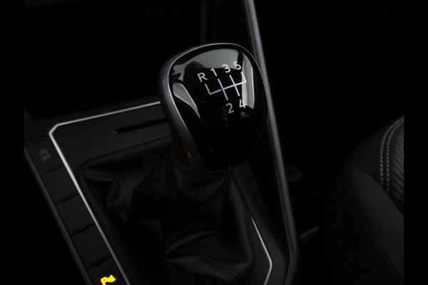 Volkswagen Polo 1.0 TSI R-Line 95 pk | Verlengde garantie | Navigatie via App | Parkeersensoren | Adaptieve cruise control | LED koplampen | R-Line |