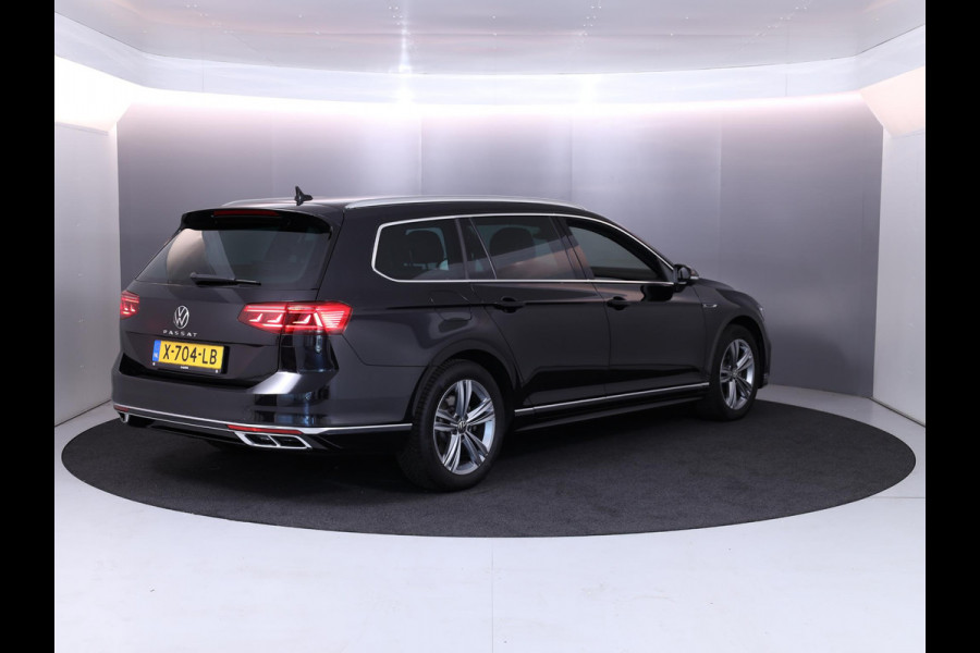 Volkswagen Passat Variant 1.5 TSI R-Line Business 150 pk Automaat (DSG) | Verlengde garantie | Navigatie | Parkeersensoren | Achteruitrijcamera | Adaptieve cruise control | Stoelverwarming |