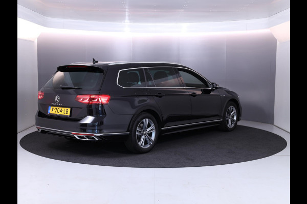 Volkswagen Passat Variant 1.5 TSI R-Line Business 150 pk Automaat (DSG) | Verlengde garantie | Navigatie | Parkeersensoren | Achteruitrijcamera | Adaptieve cruise control | Stoelverwarming |