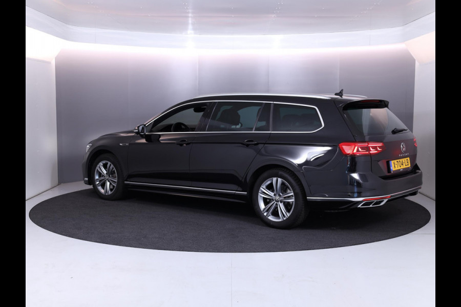 Volkswagen Passat Variant 1.5 TSI R-Line Business 150 pk Automaat (DSG) | Verlengde garantie | Navigatie | Parkeersensoren | Achteruitrijcamera | Adaptieve cruise control | Stoelverwarming |