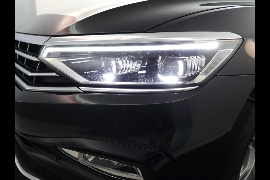 Volkswagen Passat Variant 1.5 TSI R-Line Business 150 pk Automaat (DSG) | Verlengde garantie | Navigatie | Parkeersensoren | Achteruitrijcamera | Adaptieve cruise control | Stoelverwarming |
