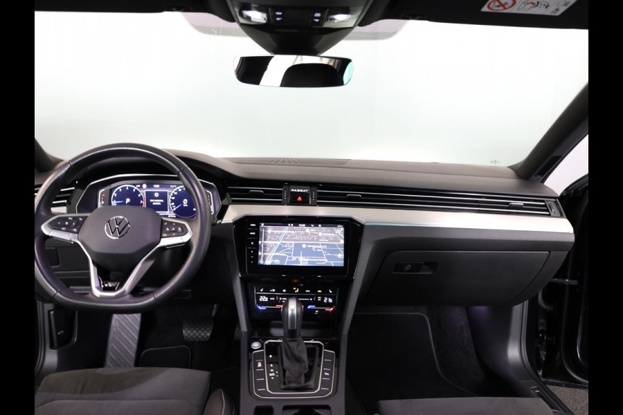 Volkswagen Passat Variant 1.5 TSI R-Line Business 150 pk Automaat (DSG) | Verlengde garantie | Navigatie | Parkeersensoren | Achteruitrijcamera | Adaptieve cruise control | Stoelverwarming |