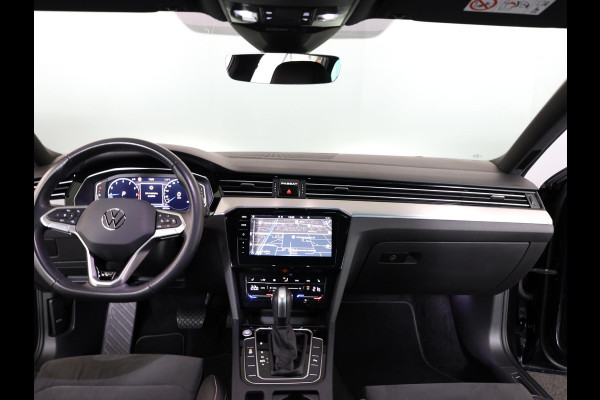Volkswagen Passat Variant 1.5 TSI R-Line Business 150 pk Automaat (DSG) | Verlengde garantie | Navigatie | Parkeersensoren | Achteruitrijcamera | Adaptieve cruise control | Stoelverwarming |