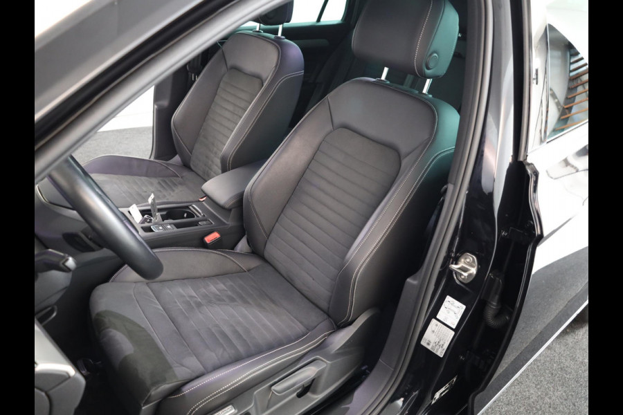 Volkswagen Passat Variant 1.5 TSI R-Line Business 150 pk Automaat (DSG) | Verlengde garantie | Navigatie | Parkeersensoren | Achteruitrijcamera | Adaptieve cruise control | Stoelverwarming |