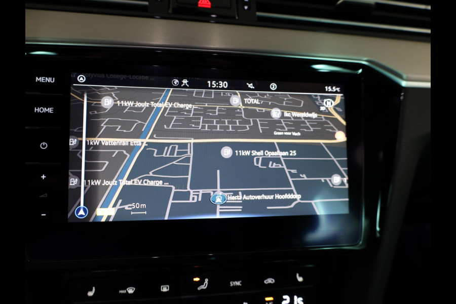 Volkswagen Passat Variant 1.5 TSI R-Line Business 150 pk Automaat (DSG) | Verlengde garantie | Navigatie | Parkeersensoren | Achteruitrijcamera | Adaptieve cruise control | Stoelverwarming |