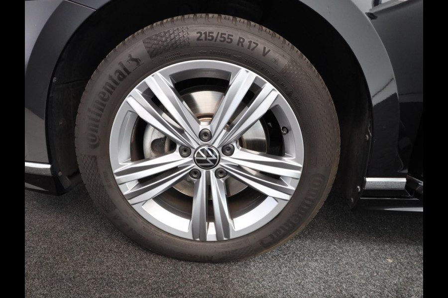 Volkswagen Passat Variant 1.5 TSI R-Line Business 150 pk Automaat (DSG) | Verlengde garantie | Navigatie | Parkeersensoren | Achteruitrijcamera | Adaptieve cruise control | Stoelverwarming |