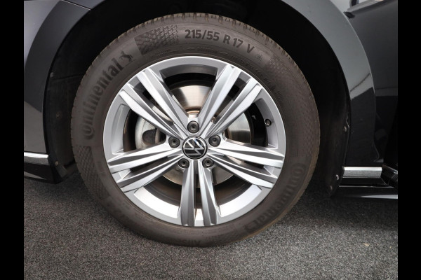 Volkswagen Passat Variant 1.5 TSI R-Line Business 150 pk Automaat (DSG) | Verlengde garantie | Navigatie | Parkeersensoren | Achteruitrijcamera | Adaptieve cruise control | Stoelverwarming |