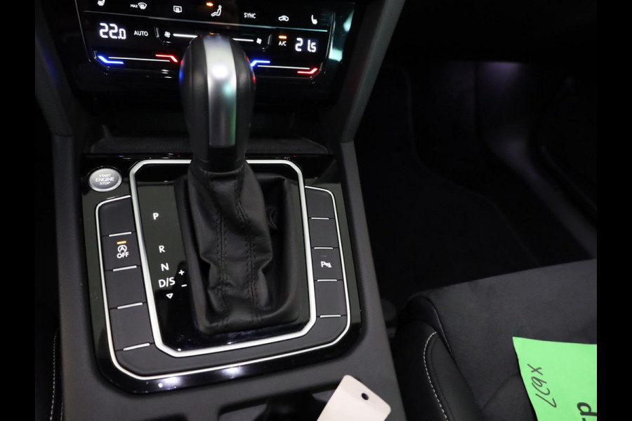 Volkswagen Passat Variant 1.5 TSI R-Line Business 150 pk Automaat (DSG) | Verlengde garantie | Navigatie | Parkeersensoren | Achteruitrijcamera | Adaptieve cruise control | Stoelverwarming |