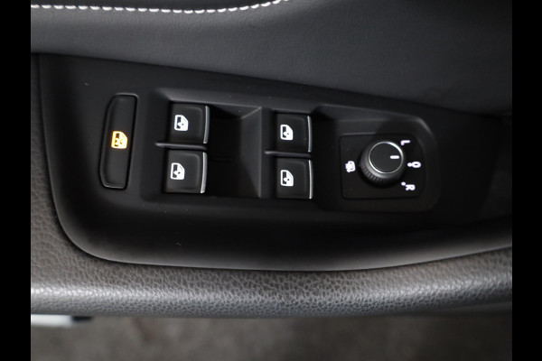 Volkswagen Passat Variant 1.5 TSI R-Line Business 150 pk Automaat (DSG) | Verlengde garantie | Navigatie | Parkeersensoren | Achteruitrijcamera | Adaptieve cruise control | Stoelverwarming |