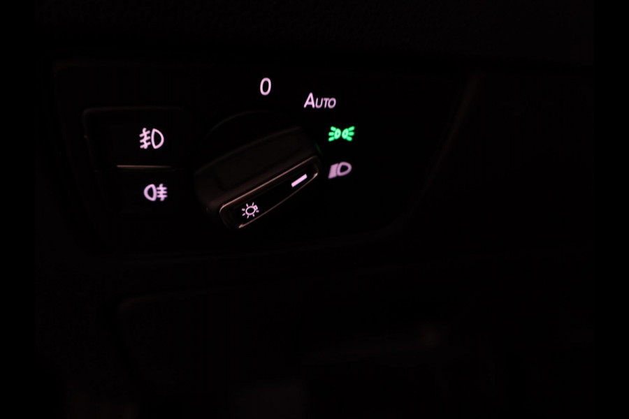 Volkswagen Passat Variant 1.5 TSI R-Line Business 150 pk Automaat (DSG) | Verlengde garantie | Navigatie | Parkeersensoren | Achteruitrijcamera | Adaptieve cruise control | Stoelverwarming |