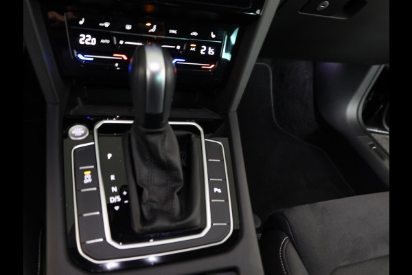Volkswagen Passat Variant 1.5 TSI R-Line Business 150 pk Automaat (DSG) | Verlengde garantie | Navigatie | Parkeersensoren | Achteruitrijcamera | Adaptieve cruise control | Stoelverwarming |