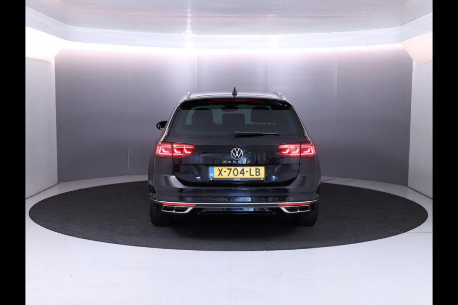 Volkswagen Passat Variant 1.5 TSI R-Line Business 150 pk Automaat (DSG) | Verlengde garantie | Navigatie | Parkeersensoren | Achteruitrijcamera | Adaptieve cruise control | Stoelverwarming |