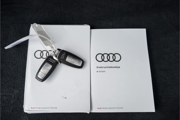 Audi e-tron 50 Quattro Launch Ed S-Line Black 71 kWh Pano ACC 21"