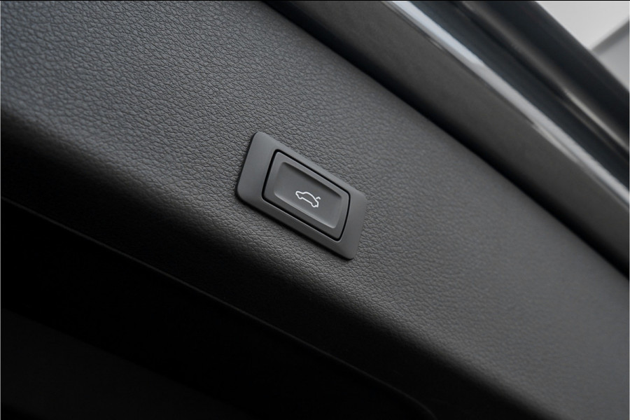 Audi e-tron 50 Quattro Launch Ed S-Line Black 71 kWh Pano ACC 21"