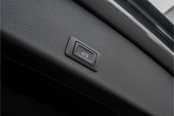 Audi e-tron 50 Quattro Launch Ed S-Line Black 71 kWh Pano ACC 21"