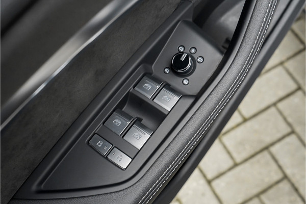 Audi e-tron 50 Quattro Launch Ed S-Line Black 71 kWh Pano ACC 21"
