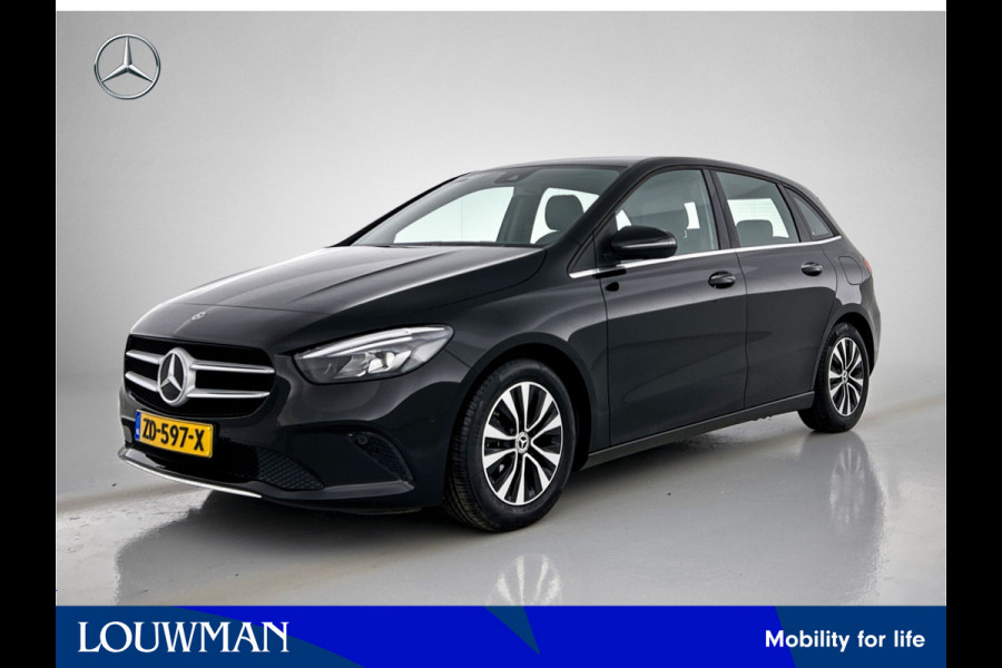 Mercedes-Benz B-Klasse 180 Business Solution | Achteruitrijcamera | Lichtmetalen velgen | Navigatie | Parking support | Trekhaak | Electrisch achterklep Inclusief 24 maanden MB Certified garantie voor Europa.