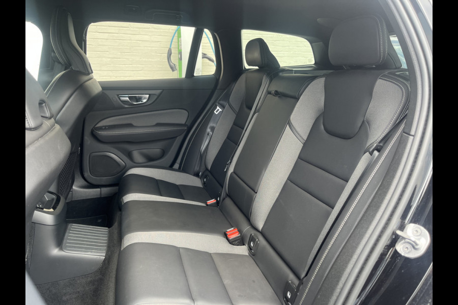 Volvo V60 2.0 T6 Recharge AWD Plus Dark | Longe Range | Adaptieve Cruise | Harman Kardon | Zwenkbare trekhaak | Memory |