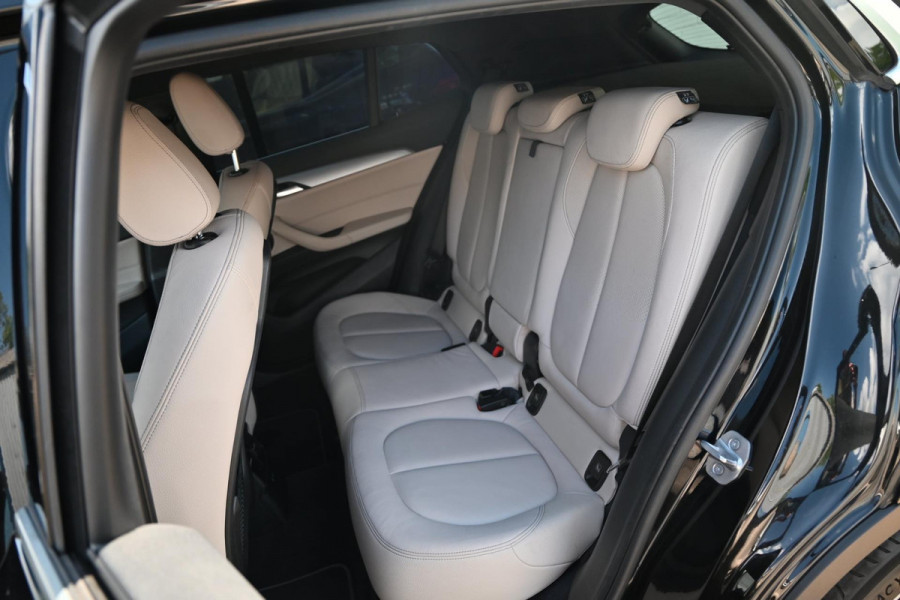 BMW X2 SDrive20i High Executive 192 PK Aut. Leder Led Cruise Clima 18''