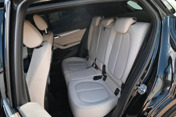 BMW X2 SDrive20i High Executive 192 PK Aut. Leder Led Cruise Clima 18''