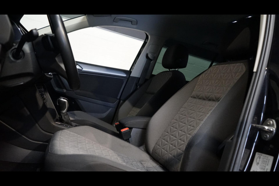 Volkswagen Tiguan 1.5 TSI BLACK EDITION AUTOMAAT-ACC-CAMERA-CARPLAY-KEYLESS-MATRIX IQ LIGHT-NAVIGATIE-STOELVERWARMING