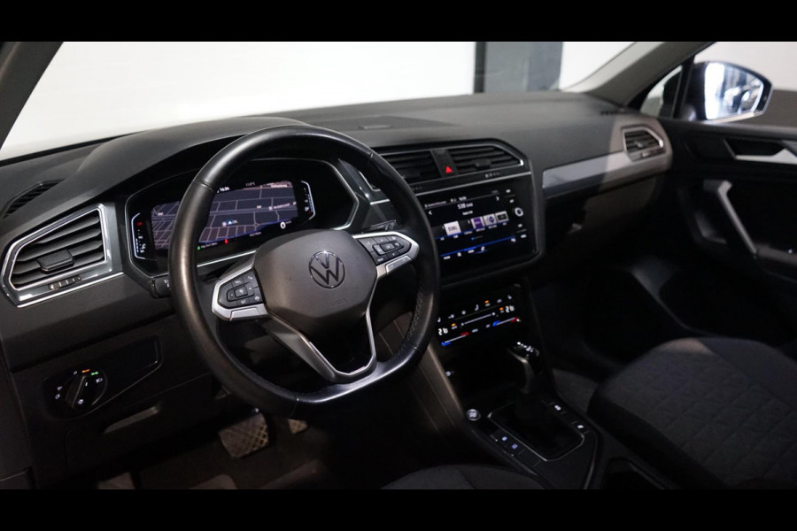 Volkswagen Tiguan 1.5 TSI BLACK EDITION AUTOMAAT-ACC-CAMERA-CARPLAY-KEYLESS-MATRIX IQ LIGHT-NAVIGATIE-STOELVERWARMING