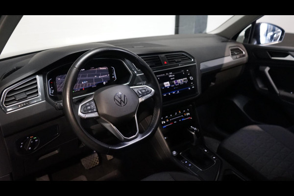 Volkswagen Tiguan 1.5 TSI BLACK EDITION AUTOMAAT-ACC-CAMERA-CARPLAY-KEYLESS-MATRIX IQ LIGHT-NAVIGATIE-STOELVERWARMING