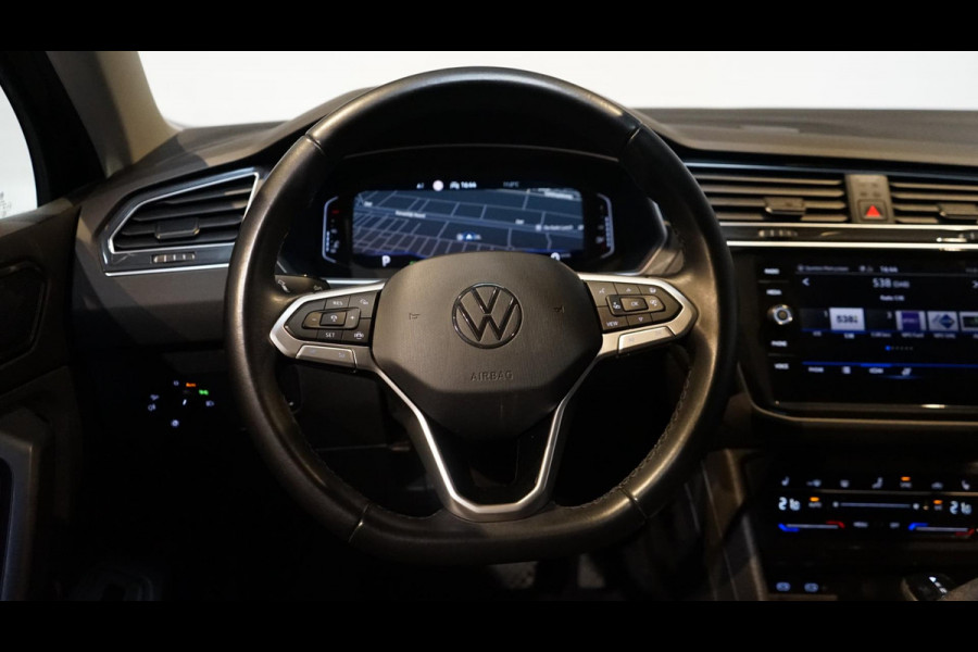 Volkswagen Tiguan 1.5 TSI BLACK EDITION AUTOMAAT-ACC-CAMERA-CARPLAY-KEYLESS-MATRIX IQ LIGHT-NAVIGATIE-STOELVERWARMING