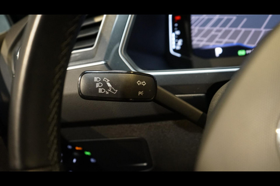 Volkswagen Tiguan 1.5 TSI BLACK EDITION AUTOMAAT-ACC-CAMERA-CARPLAY-KEYLESS-MATRIX IQ LIGHT-NAVIGATIE-STOELVERWARMING