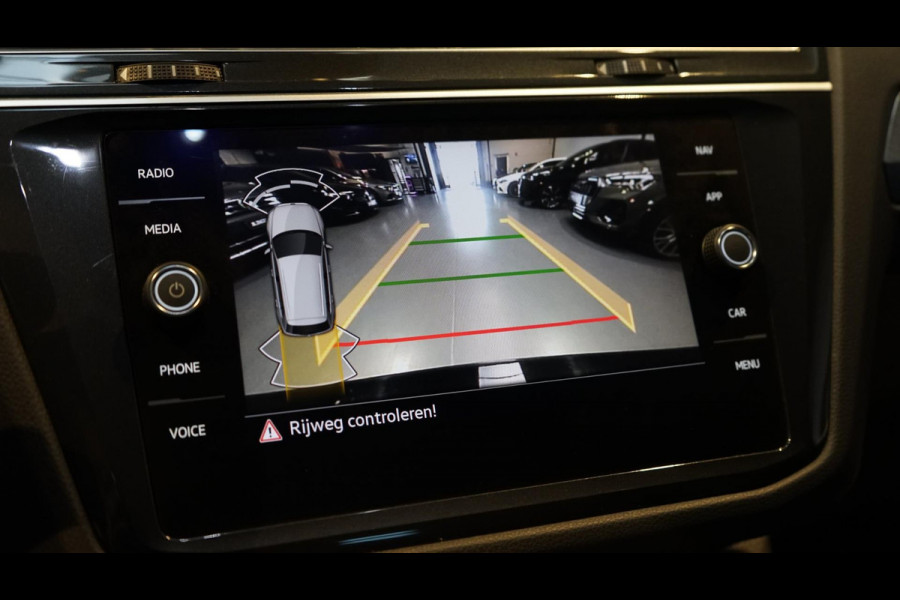 Volkswagen Tiguan 1.5 TSI BLACK EDITION AUTOMAAT-ACC-CAMERA-CARPLAY-KEYLESS-MATRIX IQ LIGHT-NAVIGATIE-STOELVERWARMING