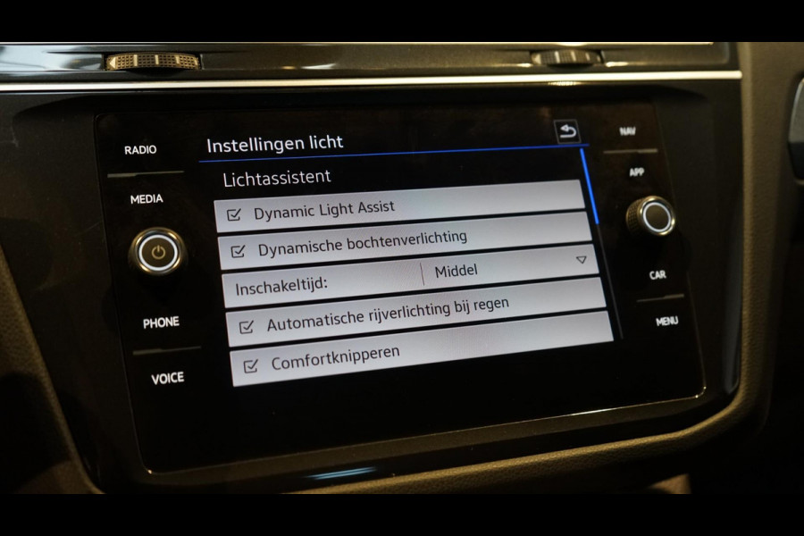 Volkswagen Tiguan 1.5 TSI BLACK EDITION AUTOMAAT-ACC-CAMERA-CARPLAY-KEYLESS-MATRIX IQ LIGHT-NAVIGATIE-STOELVERWARMING