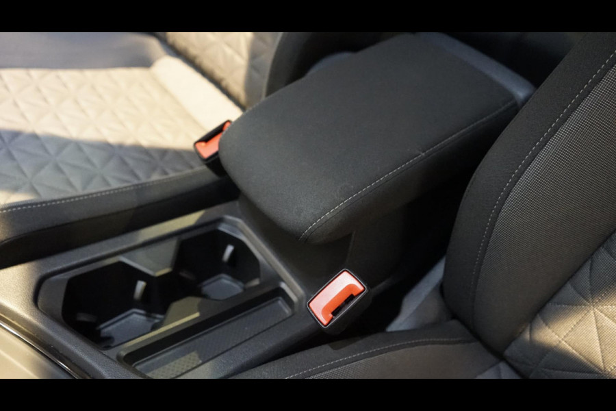Volkswagen Tiguan 1.5 TSI BLACK EDITION AUTOMAAT-ACC-CAMERA-CARPLAY-KEYLESS-MATRIX IQ LIGHT-NAVIGATIE-STOELVERWARMING