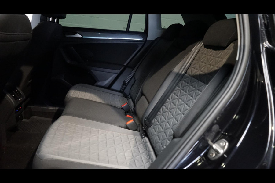 Volkswagen Tiguan 1.5 TSI BLACK EDITION AUTOMAAT-ACC-CAMERA-CARPLAY-KEYLESS-MATRIX IQ LIGHT-NAVIGATIE-STOELVERWARMING