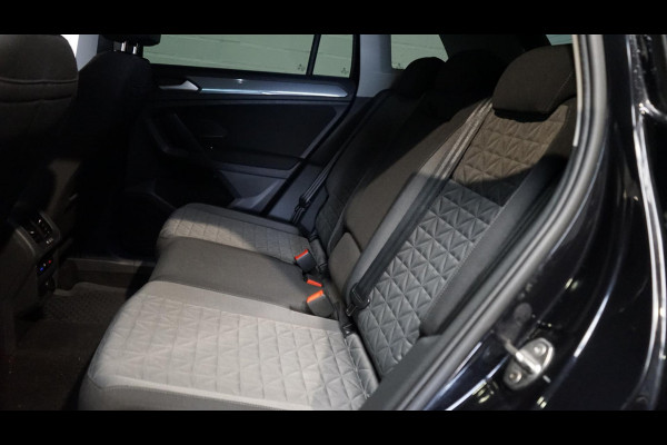 Volkswagen Tiguan 1.5 TSI BLACK EDITION AUTOMAAT-ACC-CAMERA-CARPLAY-KEYLESS-MATRIX IQ LIGHT-NAVIGATIE-STOELVERWARMING
