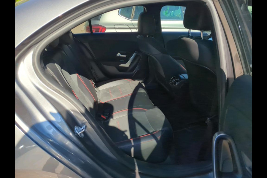 Mercedes-Benz A-Klasse 200 Business Solution AMG NL-AUTO | PANO | AMG PAKKET