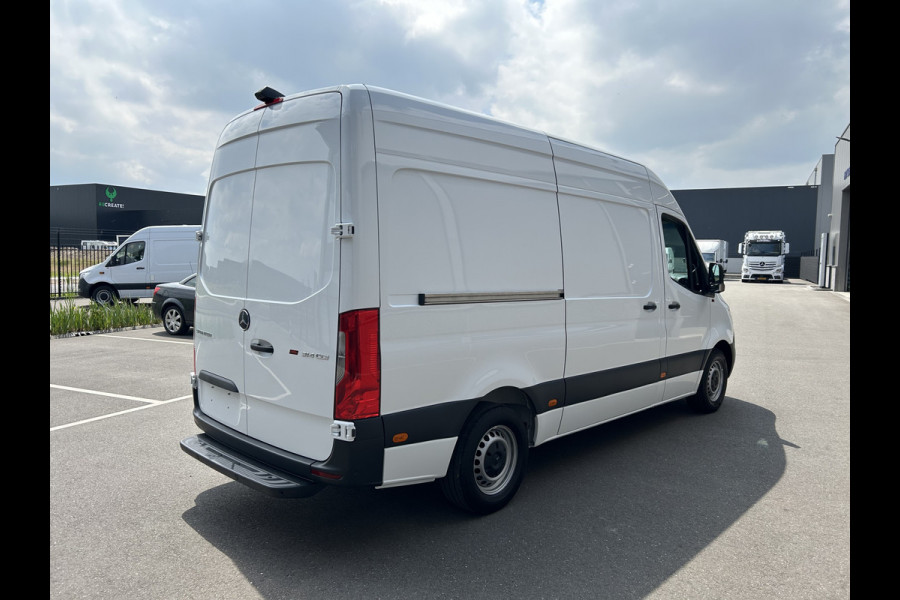 Mercedes-Benz Sprinter 314 CDI RWD L2 H2 360 Camera / MBUX / Navigatie / Airco / Parkeersensoren / 270 Graden achterdeuren