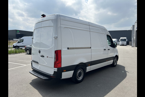 Mercedes-Benz Sprinter 314 CDI RWD L2 H2 360 Camera / MBUX / Navigatie / Airco / Parkeersensoren / 270 Graden achterdeuren