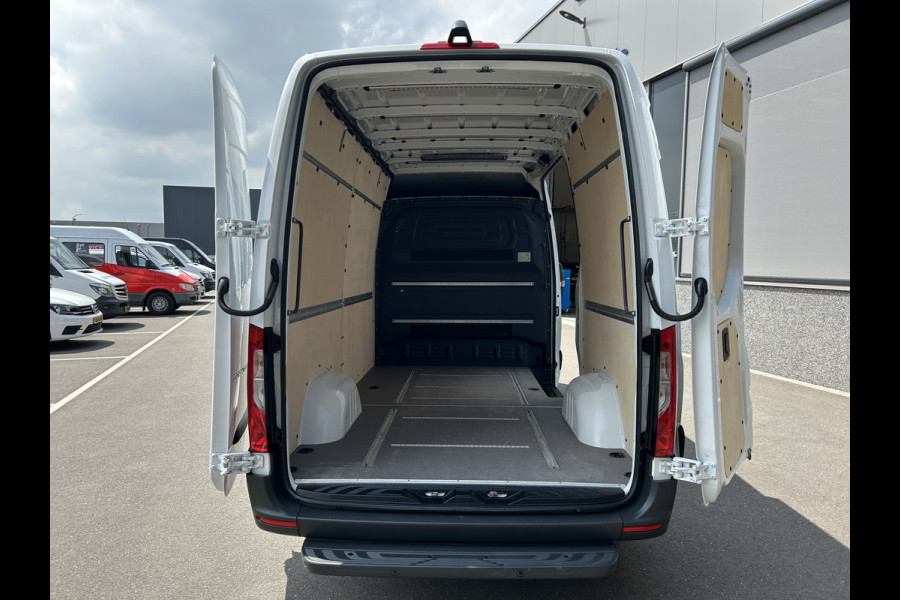 Mercedes-Benz Sprinter 314 CDI RWD L2 H2 360 Camera / MBUX / Navigatie / Airco / Parkeersensoren / 270 Graden achterdeuren