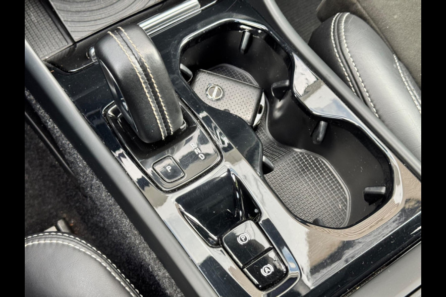 Volvo XC40 2.0 T4 R-Design Pano/H&K/Camera