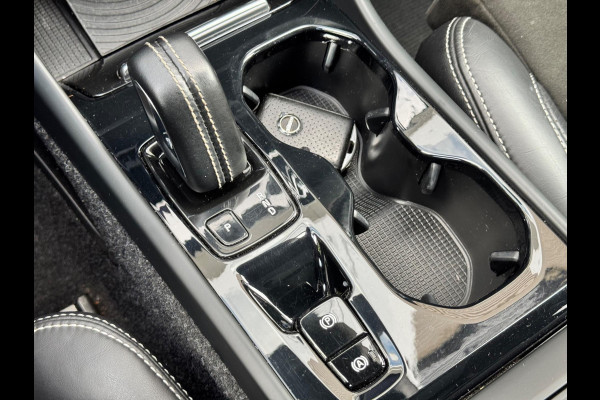 Volvo XC40 2.0 T4 R-Design Pano/H&K/Camera