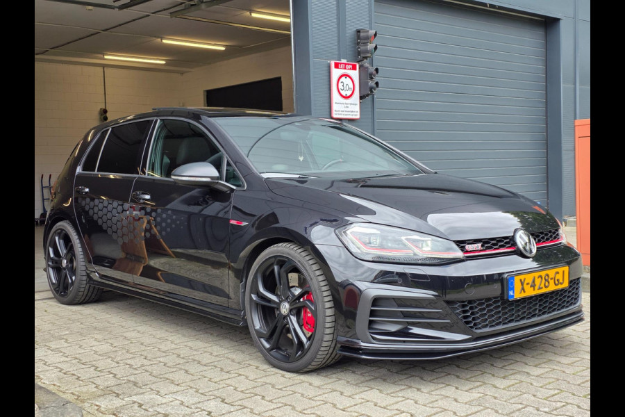 Volkswagen Golf 2.0 TSI GTI TCR - 383 PK / PANO / CARPLAY / ALCANTARA / ADAPT.CRUISE / KEYLESS / CAMERA / DODEHOEK / LANE ASSIST !
