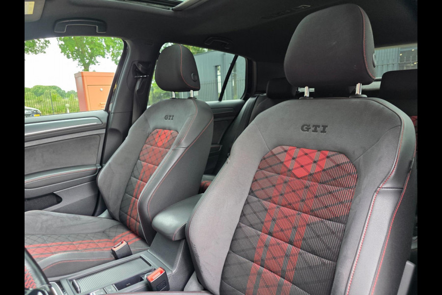 Volkswagen Golf 2.0 TSI GTI TCR - 383 PK / PANO / CARPLAY / ALCANTARA / ADAPT.CRUISE / KEYLESS / CAMERA / DODEHOEK / LANE ASSIST !