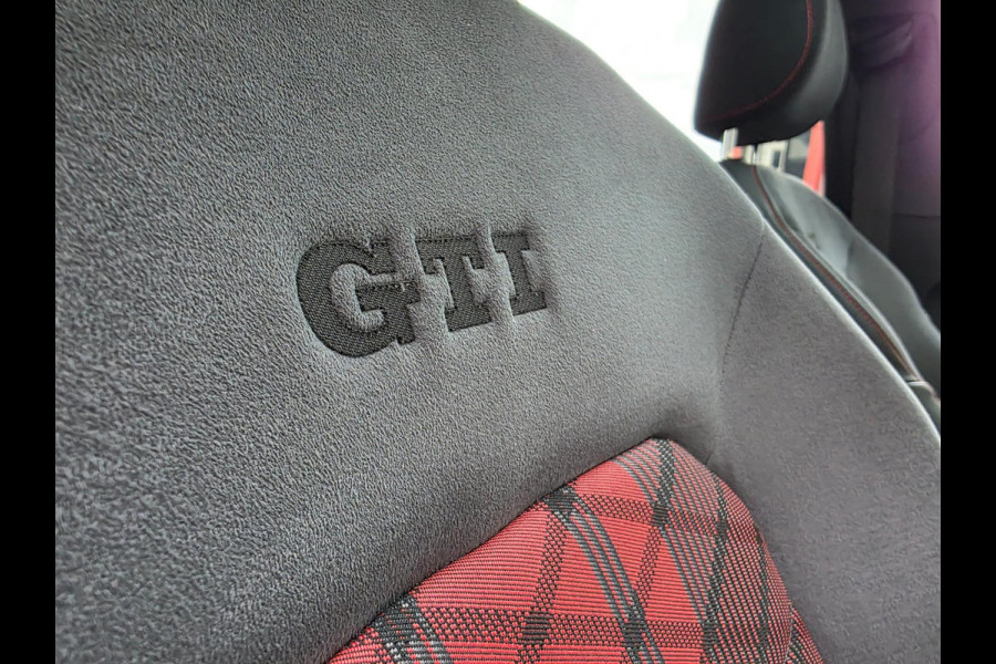 Volkswagen Golf 2.0 TSI GTI TCR - 383 PK / PANO / CARPLAY / ALCANTARA / ADAPT.CRUISE / KEYLESS / CAMERA / DODEHOEK / LANE ASSIST !