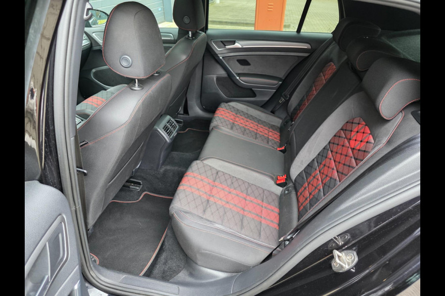 Volkswagen Golf 2.0 TSI GTI TCR - 383 PK / PANO / CARPLAY / ALCANTARA / ADAPT.CRUISE / KEYLESS / CAMERA / DODEHOEK / LANE ASSIST !